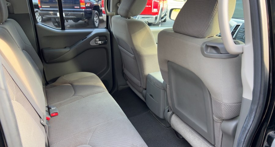 2010 Nissan Frontier 4WD Crew Cab SWB Auto SE, available for sale in Waterbury, Connecticut | West End Automotive Center. Waterbury, Connecticut 2010 Nissan Frontier 4WD Crew Cab SWB Auto SE, available for sale in Waterbury, Connecticut | West End Automotive Center. Waterbury, Connecticut