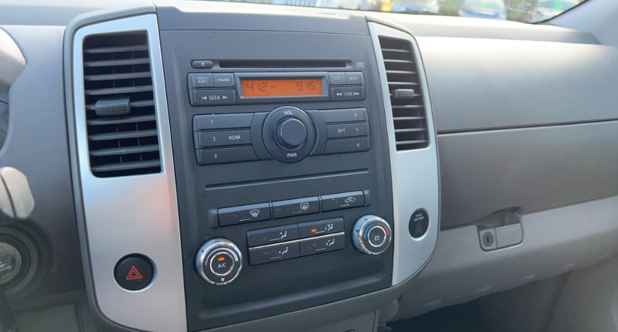 2010 Nissan Frontier 4WD Crew Cab SWB Auto SE, available for sale in Waterbury, Connecticut | West End Automotive Center. Waterbury, Connecticut 2010 Nissan Frontier 4WD Crew Cab SWB Auto SE, available for sale in Waterbury, Connecticut | West End Automotive Center. Waterbury, Connecticut