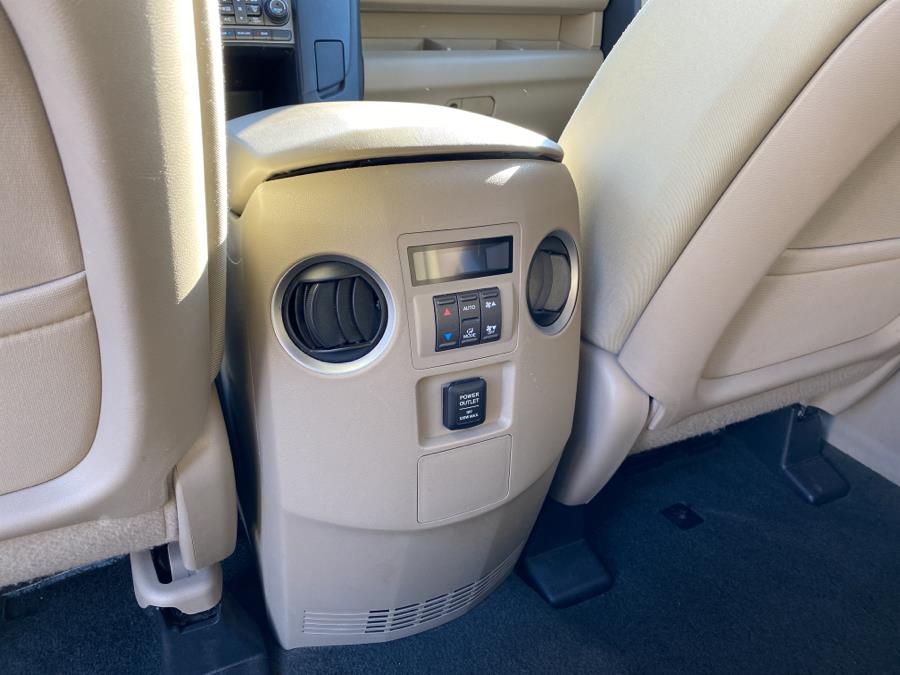 2013 Honda Pilot 4WD 4dr EX, available for sale in Hartford, Connecticut | Mecca Auto LLC. Hartford, Connecticut 2013 Honda Pilot 4WD 4dr EX, available for sale in Hartford, Connecticut | Mecca Auto LLC. Hartford, Connecticut