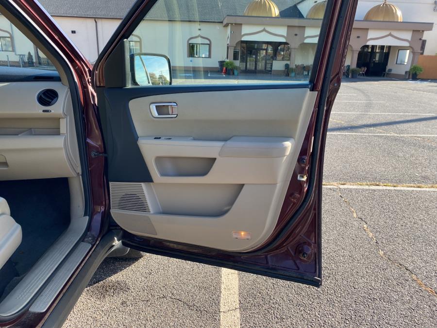 2013 Honda Pilot 4WD 4dr EX, available for sale in Hartford, Connecticut | Mecca Auto LLC. Hartford, Connecticut 2013 Honda Pilot 4WD 4dr EX, available for sale in Hartford, Connecticut | Mecca Auto LLC. Hartford, Connecticut