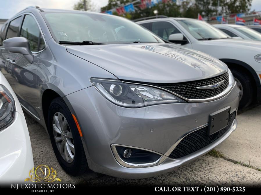 Used Chrysler Pacifica Touring L FWD 2018 | NJ Exotic Motors. Elizabeth, New Jersey