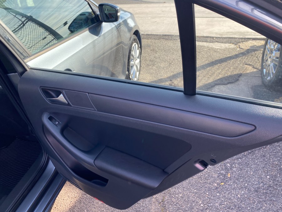 2012 Volkswagen Jetta Sedan 4dr Manual SE PZEV, available for sale in Middle Village, New York | Middle Village Motors . Middle Village, New York 2012 Volkswagen Jetta Sedan 4dr Manual SE PZEV, available for sale in Middle Village, New York | Middle Village Motors . Middle Village, New York