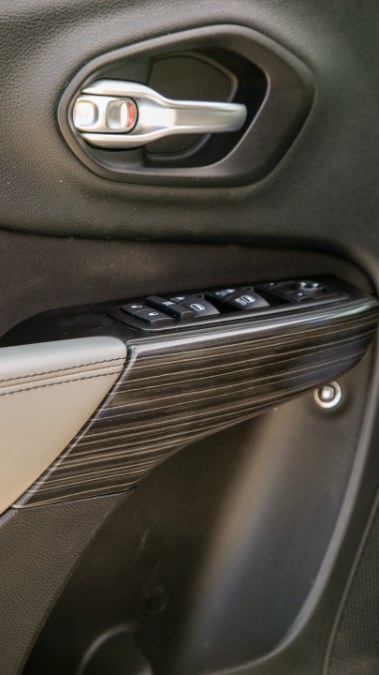2014 Jeep Cherokee FWD 4dr Latitude, available for sale in Miami, Florida | 26 Motors Miami. Miami, Florida 2014 Jeep Cherokee FWD 4dr Latitude, available for sale in Miami, Florida | 26 Motors Miami. Miami, Florida