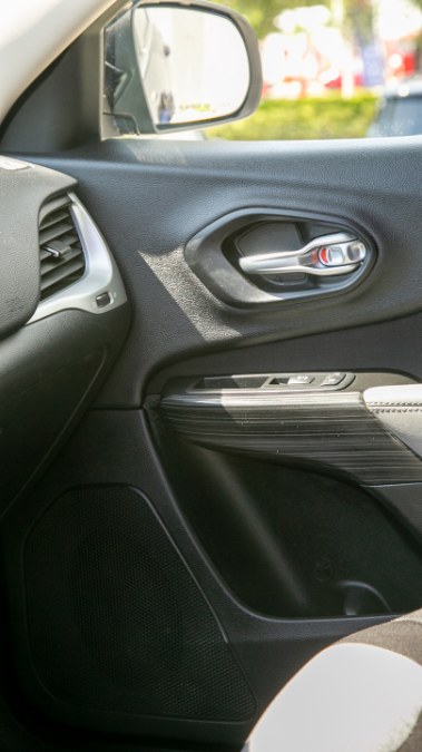2014 Jeep Cherokee FWD 4dr Latitude, available for sale in Miami, Florida | 26 Motors Miami. Miami, Florida 2014 Jeep Cherokee FWD 4dr Latitude, available for sale in Miami, Florida | 26 Motors Miami. Miami, Florida