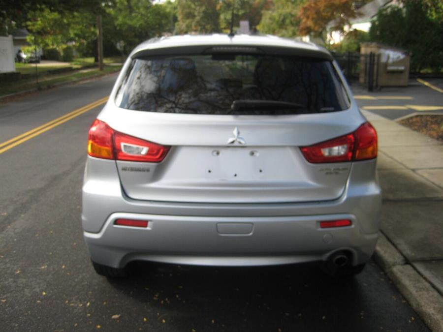 2011 Mitsubishi Outlander Sport SE photo