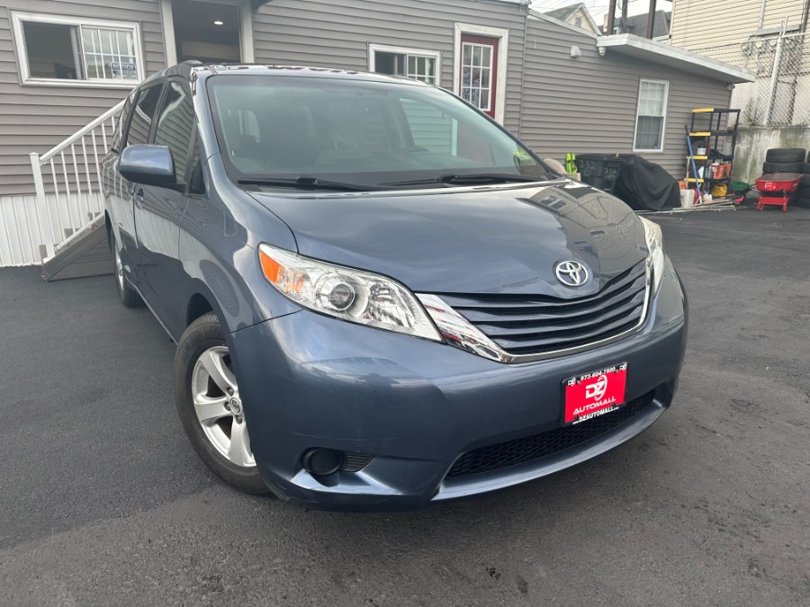 Used Toyota Sienna 5dr 7-Pass Van LE AAS FWD (Natl) 2016 | DZ Automall. Paterson, New Jersey