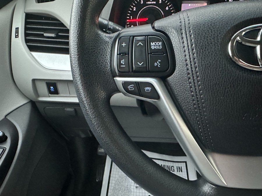Used Toyota Sienna 5dr 7-Pass Van LE AAS FWD (Natl) 2016 | DZ Automall. Paterson, New Jersey Used Toyota Sienna 5dr 7-Pass Van LE AAS FWD (Natl) 2016 | DZ Automall. Paterson, New Jersey