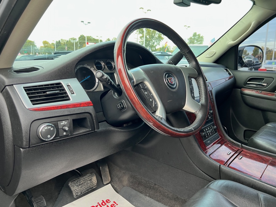 Used Cadillac Escalade AWD 4dr Luxury 2012 | Marsh Auto Sales LLC. Ortonville, Michigan Used Cadillac Escalade AWD 4dr Luxury 2012 | Marsh Auto Sales LLC. Ortonville, Michigan