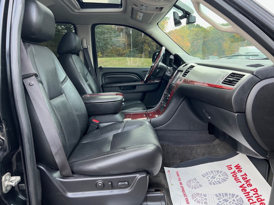 Used Cadillac Escalade AWD 4dr Luxury 2012 | Marsh Auto Sales LLC. Ortonville, Michigan Used Cadillac Escalade AWD 4dr Luxury 2012 | Marsh Auto Sales LLC. Ortonville, Michigan