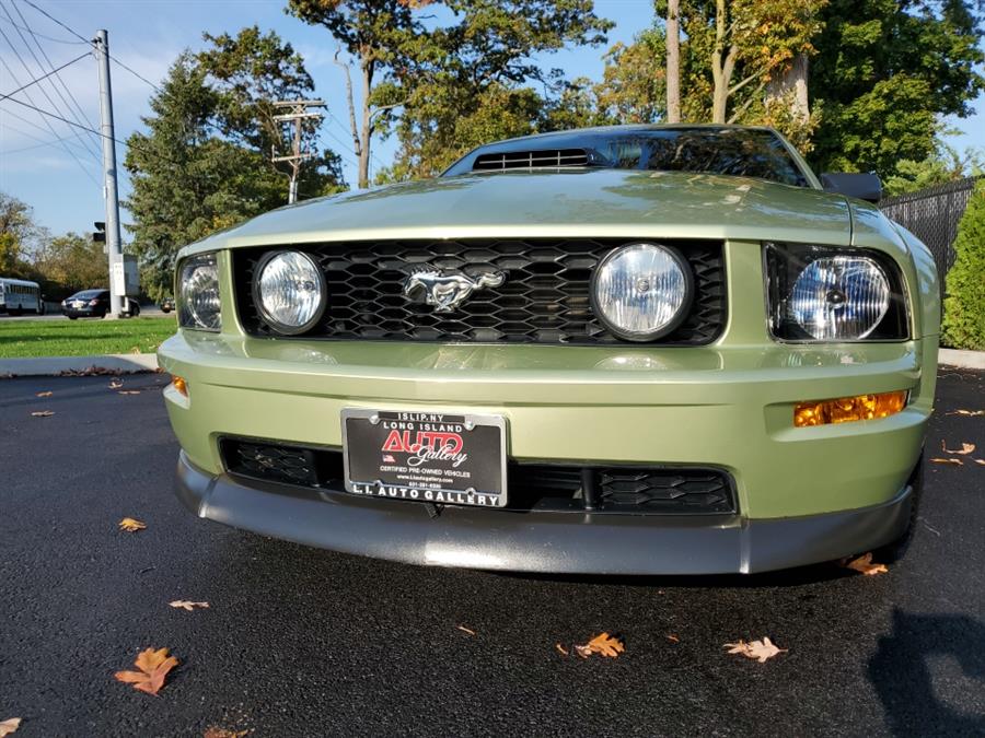 2006 Ford Mustang 2dr Cpe GT Premium, available for sale in Islip, New York | L.I. Auto Gallery. Islip, New York 2006 Ford Mustang 2dr Cpe GT Premium, available for sale in Islip, New York | L.I. Auto Gallery. Islip, New York