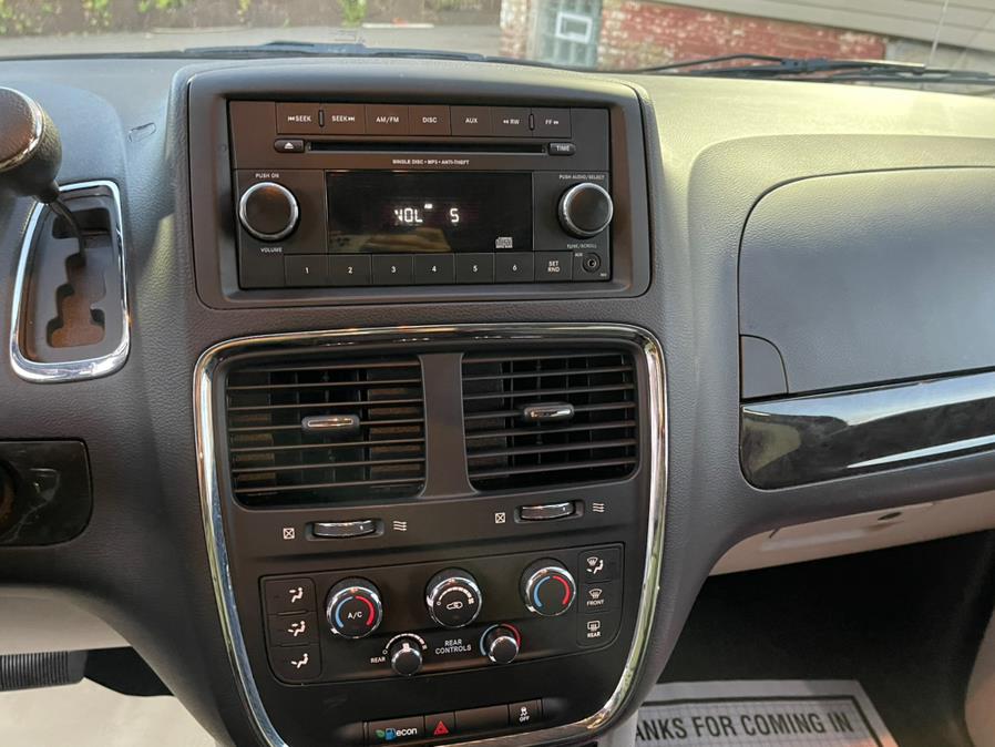 2017 Dodge Grand Caravan SE Wagon, available for sale in Irvington, New Jersey | Elis Motors Corp. Irvington, New Jersey 2017 Dodge Grand Caravan SE Wagon, available for sale in Irvington, New Jersey | Elis Motors Corp. Irvington, New Jersey