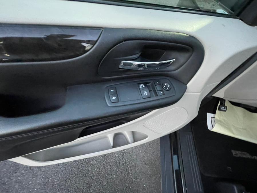 2017 Dodge Grand Caravan SE Wagon, available for sale in Irvington, New Jersey | Elis Motors Corp. Irvington, New Jersey 2017 Dodge Grand Caravan SE Wagon, available for sale in Irvington, New Jersey | Elis Motors Corp. Irvington, New Jersey