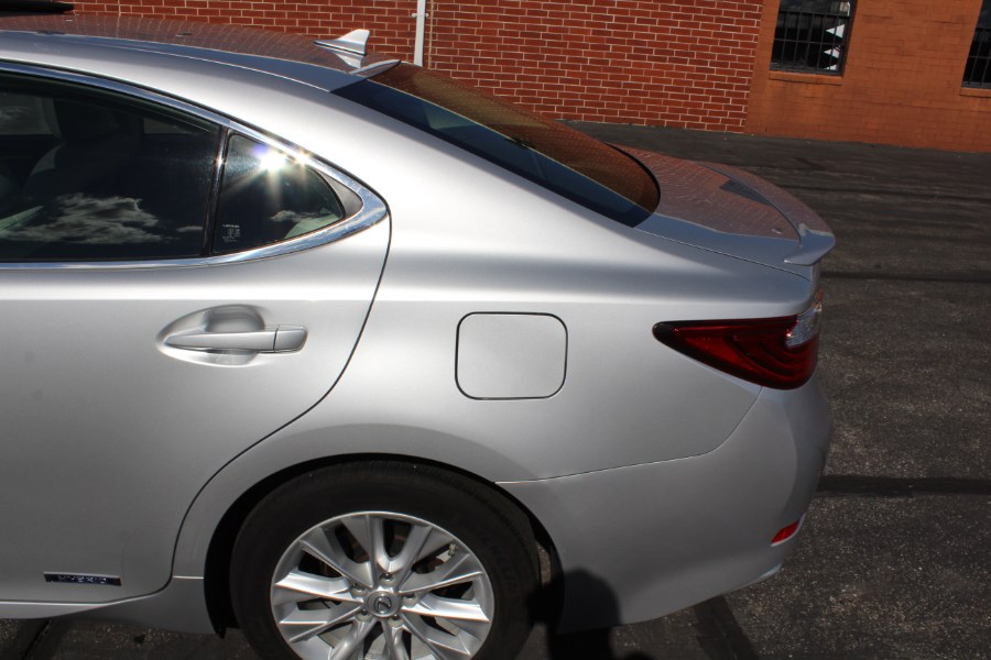 2014 Lexus ES 300h 4dr Sdn Hybrid, available for sale in Deer Park, New York | Car Tec Enterprise Leasing & Sales LLC. Deer Park, New York 2014 Lexus ES 300h 4dr Sdn Hybrid, available for sale in Deer Park, New York | Car Tec Enterprise Leasing & Sales LLC. Deer Park, New York