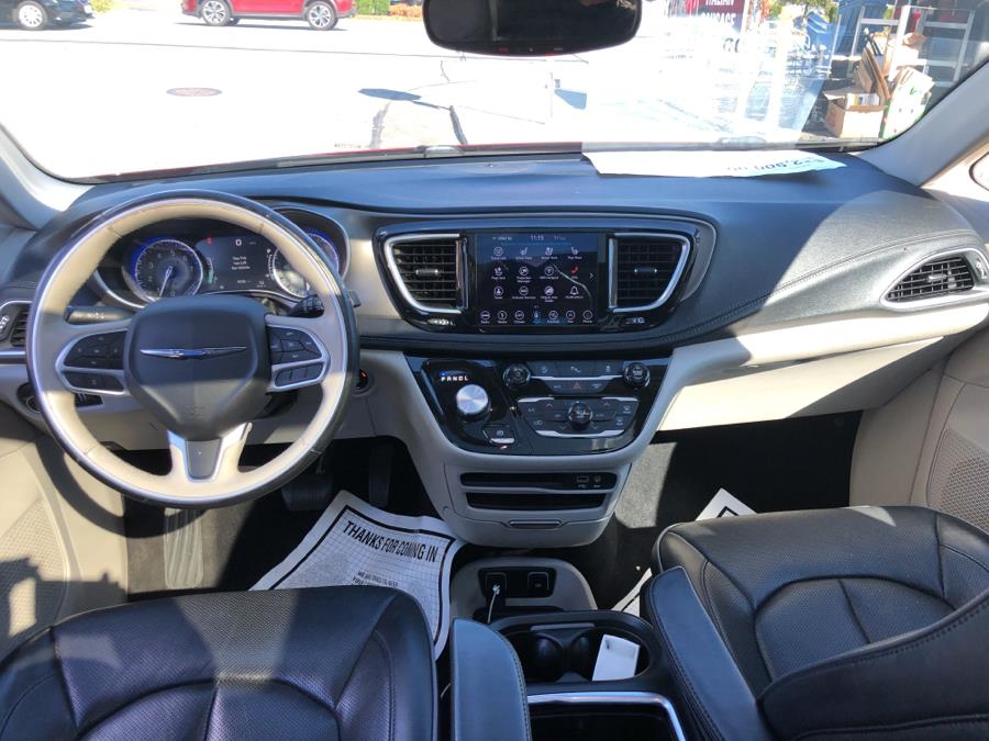 2018 Chrysler Pacifica Limited FWD, available for sale in Franklin Square, New York | Signature Auto Sales. Franklin Square, New York 2018 Chrysler Pacifica Limited FWD, available for sale in Franklin Square, New York | Signature Auto Sales. Franklin Square, New York