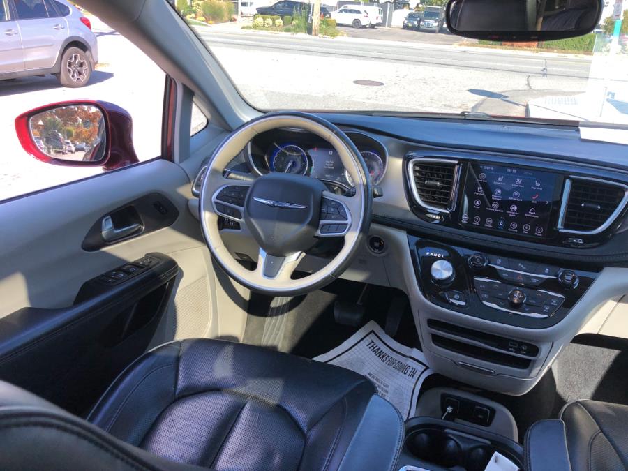 2018 Chrysler Pacifica Limited FWD, available for sale in Franklin Square, New York | Signature Auto Sales. Franklin Square, New York 2018 Chrysler Pacifica Limited FWD, available for sale in Franklin Square, New York | Signature Auto Sales. Franklin Square, New York