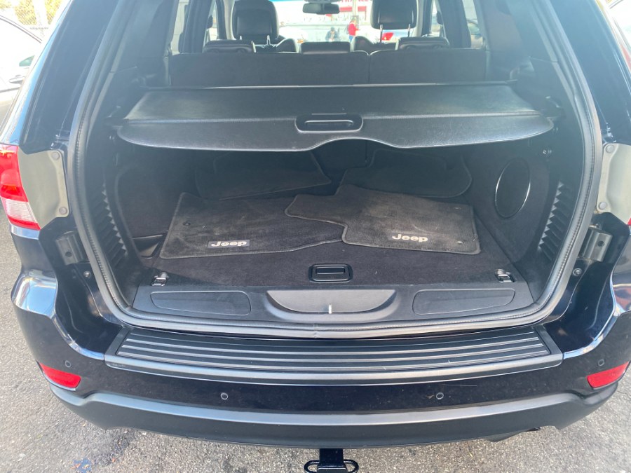 Used Jeep Grand Cherokee 4WD 4dr Laredo 2011 | Middle Village Motors . Middle Village, New York Used Jeep Grand Cherokee 4WD 4dr Laredo 2011 | Middle Village Motors . Middle Village, New York