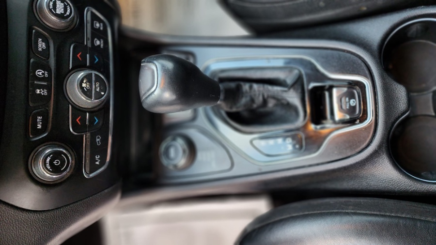 2019 Jeep Cherokee Limited 4x4, available for sale in Hamden, Connecticut | Adonai Auto Sales LLC. Hamden, Connecticut 2019 Jeep Cherokee Limited 4x4, available for sale in Hamden, Connecticut | Adonai Auto Sales LLC. Hamden, Connecticut