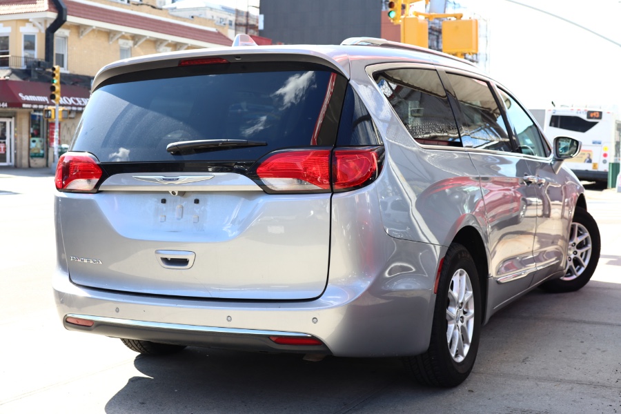 2020 Chrysler Pacifica Touring L FWD, available for sale in Jamaica, New York | Hillside Auto Mall Inc.. Jamaica, New York 2020 Chrysler Pacifica Touring L FWD, available for sale in Jamaica, New York | Hillside Auto Mall Inc.. Jamaica, New York