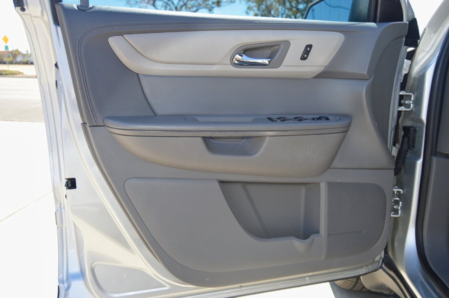 Used Chevrolet Traverse FWD 4dr LT w/1LT 2017 | Fusion Motors Inc. Moreno Valley, California Used Chevrolet Traverse FWD 4dr LT w/1LT 2017 | Fusion Motors Inc. Moreno Valley, California