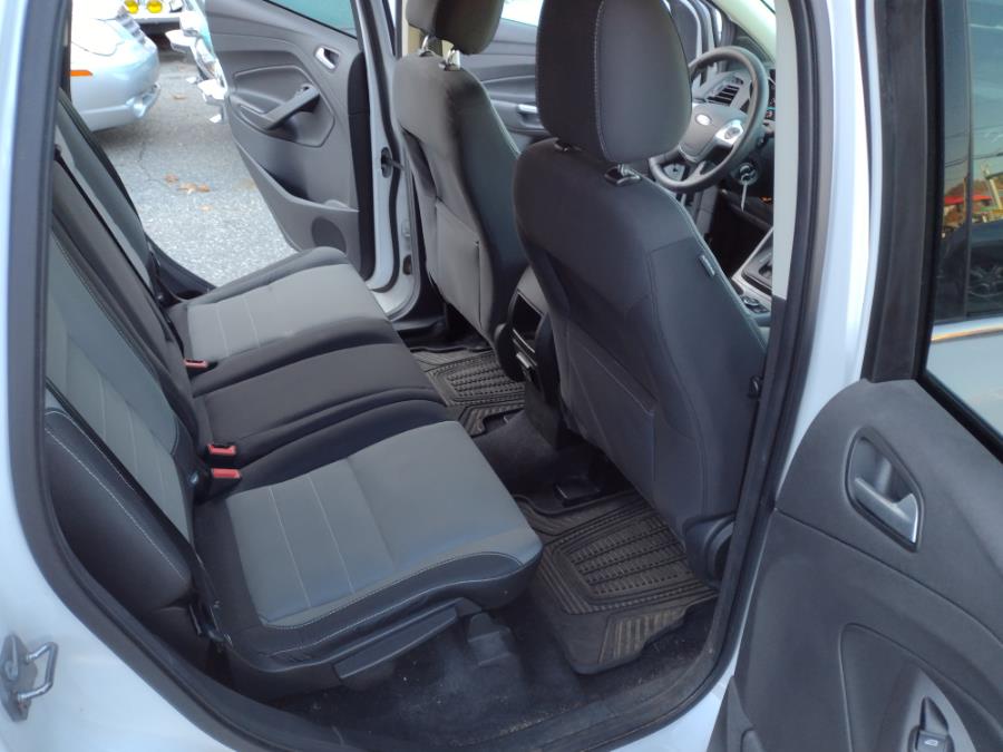 2016 Ford Escape 4WD 4dr SE, available for sale in Chicopee, Massachusetts | Matts Auto Mall LLC. Chicopee, Massachusetts 2016 Ford Escape 4WD 4dr SE, available for sale in Chicopee, Massachusetts | Matts Auto Mall LLC. Chicopee, Massachusetts
