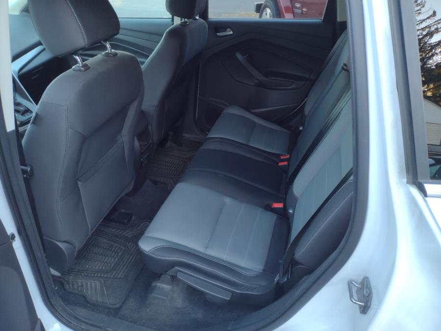 Used Ford Escape 4WD 4dr SE 2016 | Matts Auto Mall LLC. Chicopee, Massachusetts