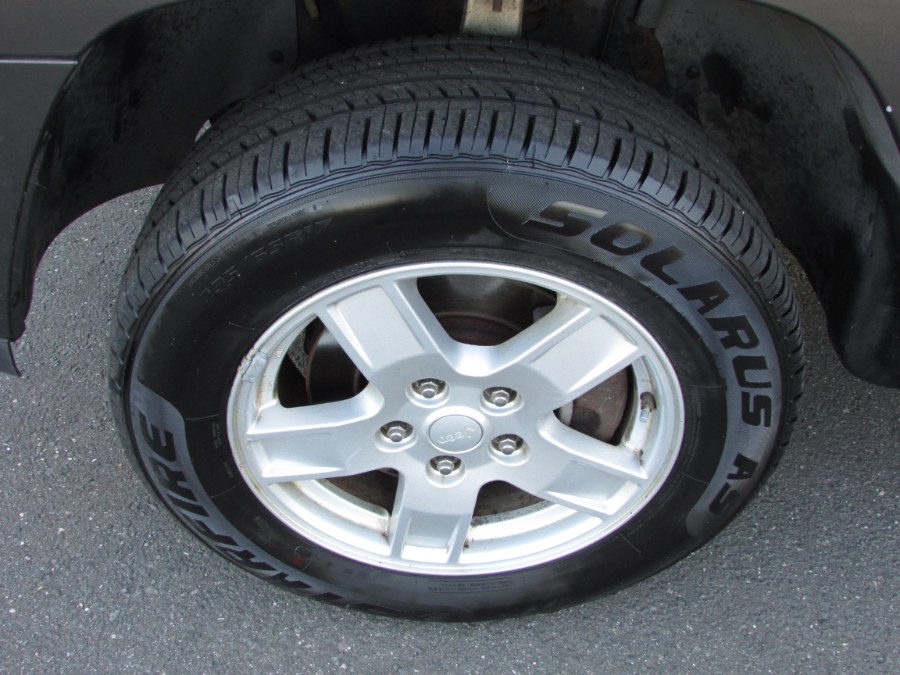Used Jeep Grand Cherokee 4dr Laredo 4WD 2005 | United Auto Sales of E Windsor, Inc. East Windsor, Connecticut Used Jeep Grand Cherokee 4dr Laredo 4WD 2005 | United Auto Sales of E Windsor, Inc. East Windsor, Connecticut