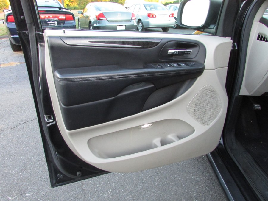 2013 Dodge Grand Caravan 4dr Wgn SXT, available for sale in East Windsor, Connecticut | United Auto Sales of E Windsor, Inc. East Windsor, Connecticut 2013 Dodge Grand Caravan 4dr Wgn SXT, available for sale in East Windsor, Connecticut | United Auto Sales of E Windsor, Inc. East Windsor, Connecticut