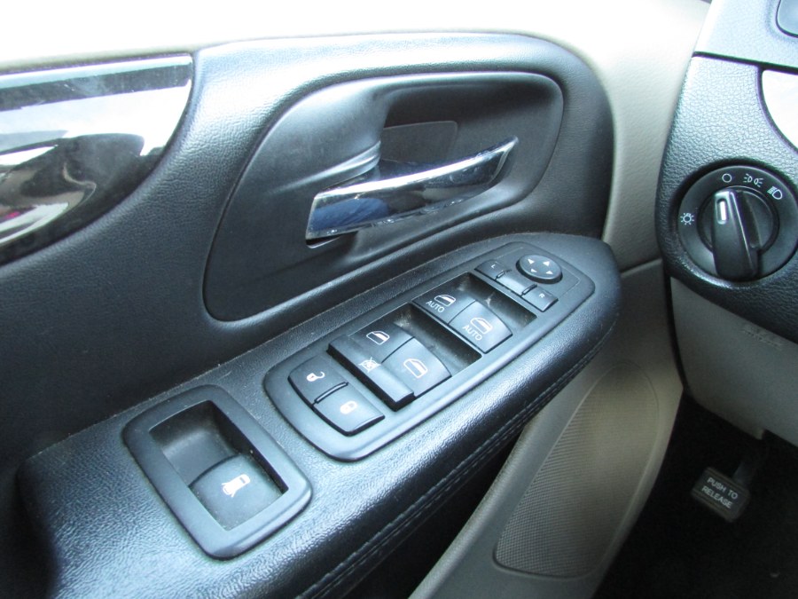 2013 Dodge Grand Caravan 4dr Wgn SXT, available for sale in East Windsor, Connecticut | United Auto Sales of E Windsor, Inc. East Windsor, Connecticut 2013 Dodge Grand Caravan 4dr Wgn SXT, available for sale in East Windsor, Connecticut | United Auto Sales of E Windsor, Inc. East Windsor, Connecticut