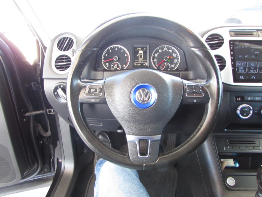2014 Volkswagen Tiguan 2WD 4dr Auto R-Line, available for sale in Orlando, Florida | VIP Auto Enterprise, Inc. Orlando, Florida 2014 Volkswagen Tiguan 2WD 4dr Auto R-Line, available for sale in Orlando, Florida | VIP Auto Enterprise, Inc. Orlando, Florida