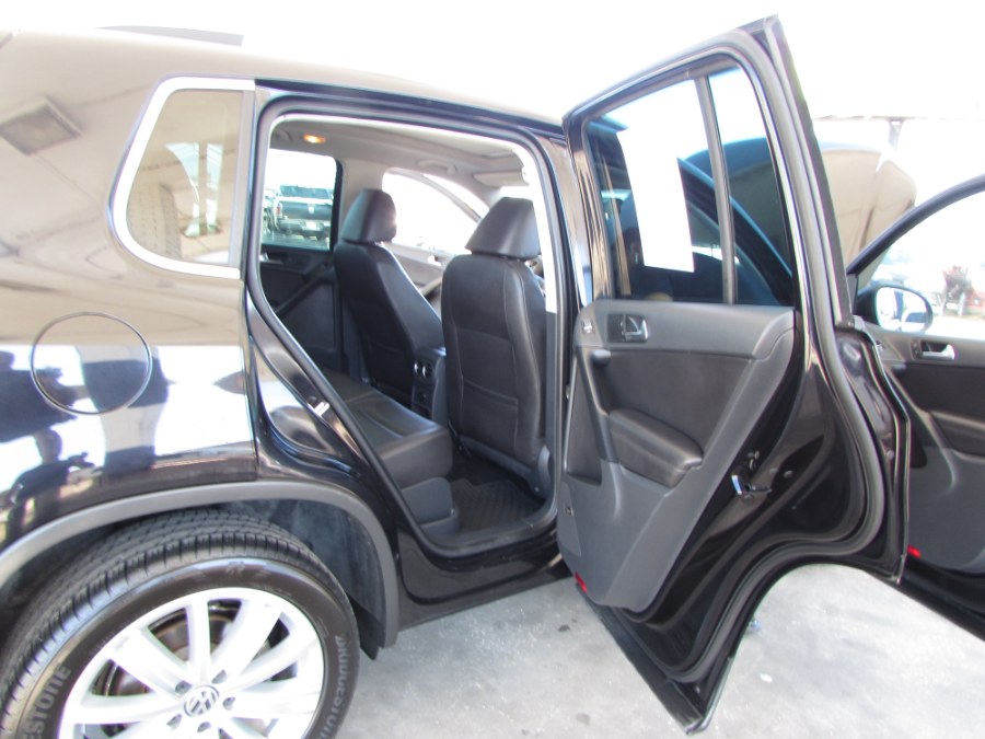 2014 Volkswagen Tiguan 2WD 4dr Auto R-Line, available for sale in Orlando, Florida | VIP Auto Enterprise, Inc. Orlando, Florida 2014 Volkswagen Tiguan 2WD 4dr Auto R-Line, available for sale in Orlando, Florida | VIP Auto Enterprise, Inc. Orlando, Florida