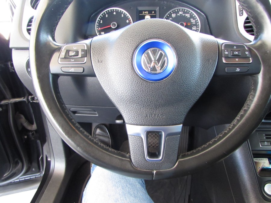 2014 Volkswagen Tiguan 2WD 4dr Auto R-Line, available for sale in Orlando, Florida | VIP Auto Enterprise, Inc. Orlando, Florida 2014 Volkswagen Tiguan 2WD 4dr Auto R-Line, available for sale in Orlando, Florida | VIP Auto Enterprise, Inc. Orlando, Florida