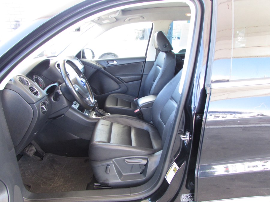 2014 Volkswagen Tiguan 2WD 4dr Auto R-Line, available for sale in Orlando, Florida | VIP Auto Enterprise, Inc. Orlando, Florida 2014 Volkswagen Tiguan 2WD 4dr Auto R-Line, available for sale in Orlando, Florida | VIP Auto Enterprise, Inc. Orlando, Florida