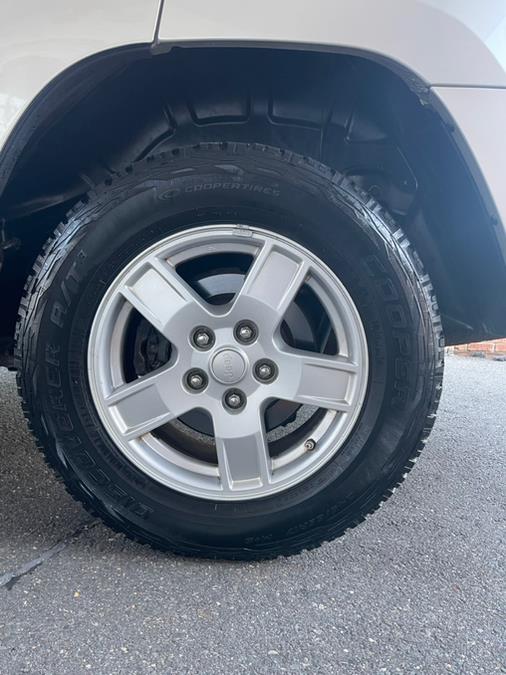 Used Jeep Grand Cherokee 4WD 4dr Laredo 2007 | Supreme Automotive. New Britain, Connecticut Used Jeep Grand Cherokee 4WD 4dr Laredo 2007 | Supreme Automotive. New Britain, Connecticut