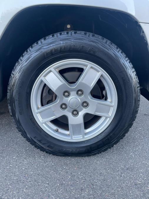 Used Jeep Grand Cherokee 4WD 4dr Laredo 2007 | Supreme Automotive. New Britain, Connecticut Used Jeep Grand Cherokee 4WD 4dr Laredo 2007 | Supreme Automotive. New Britain, Connecticut