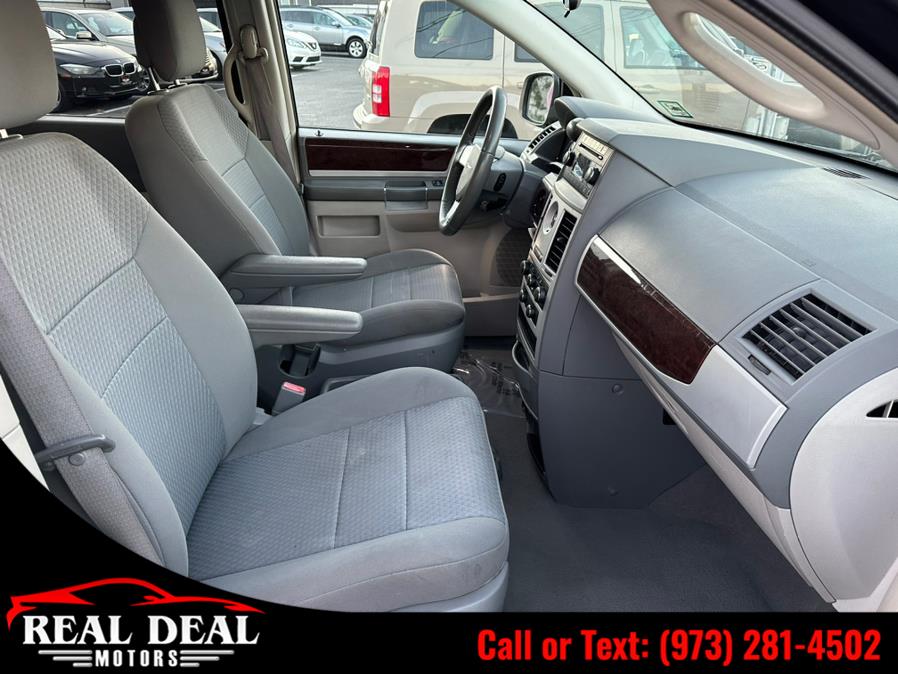 Used Chrysler Town & Country 4dr Wgn Touring 2010 | Real Deal Motors. Lodi, New Jersey Used Chrysler Town & Country 4dr Wgn Touring 2010 | Real Deal Motors. Lodi, New Jersey