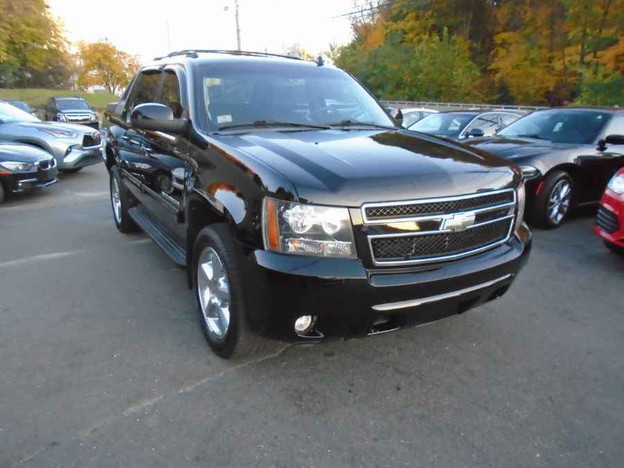 2011 Chevrolet Avalanche 4WD Crew Cab LT, available for sale in Waterbury, Connecticut | Jim Juliani Motors. Waterbury, Connecticut
