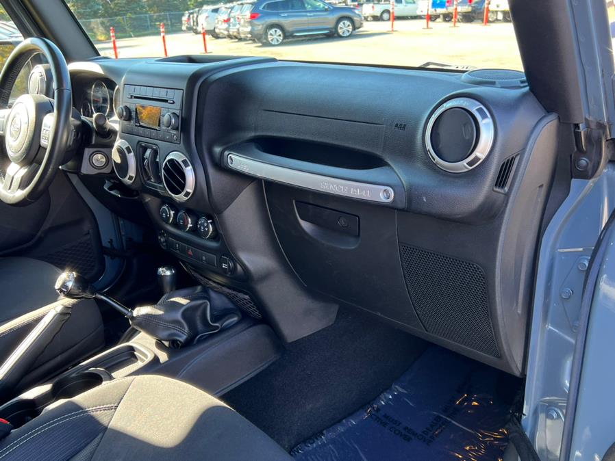 2015 Jeep Wrangler Unlimited 4WD 4dr Rubicon, available for sale in Berlin, Connecticut | Tru Auto Mall. Berlin, Connecticut 2015 Jeep Wrangler Unlimited 4WD 4dr Rubicon, available for sale in Berlin, Connecticut | Tru Auto Mall. Berlin, Connecticut