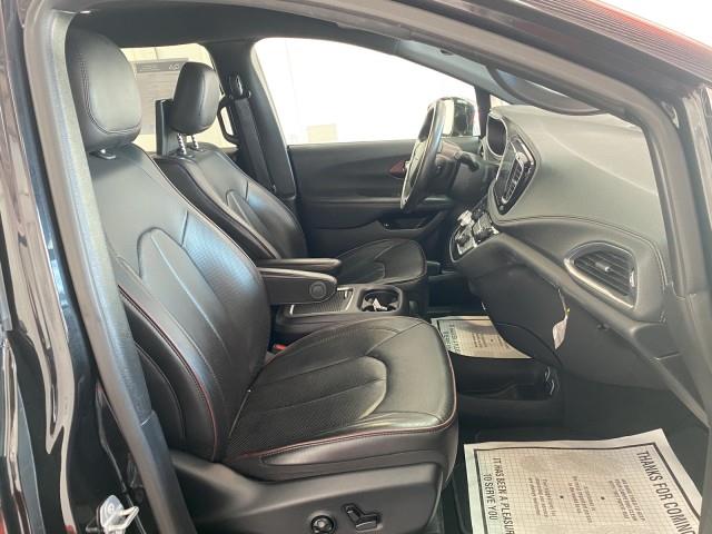 Used Chrysler Pacifica Hybrid Limited 2020 | Queens Auto Mall. Richmond Hill, New York Used Chrysler Pacifica Hybrid Limited 2020 | Queens Auto Mall. Richmond Hill, New York