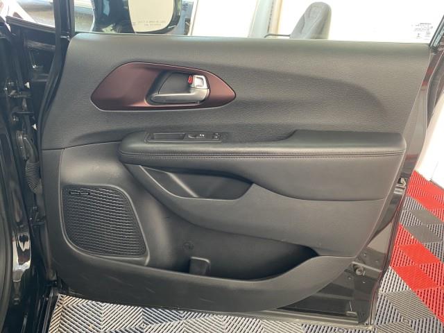 Used Chrysler Pacifica Hybrid Limited 2020 | Queens Auto Mall. Richmond Hill, New York Used Chrysler Pacifica Hybrid Limited 2020 | Queens Auto Mall. Richmond Hill, New York