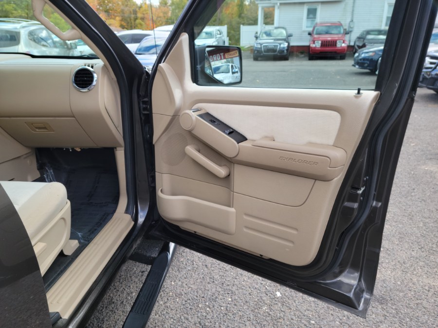 2007 Ford Explorer Sport Trac 4WD 4dr V8 XLT W/Sunroof, available for sale in East Windsor, Connecticut | Toro Auto. East Windsor, Connecticut 2007 Ford Explorer Sport Trac 4WD 4dr V8 XLT W/Sunroof, available for sale in East Windsor, Connecticut | Toro Auto. East Windsor, Connecticut