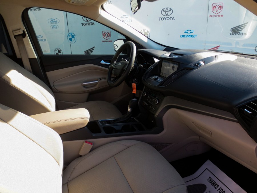 2017 Ford Escape SE 4WD, available for sale in Santa Ana, California | Auto Max Of Santa Ana. Santa Ana, California 2017 Ford Escape SE 4WD, available for sale in Santa Ana, California | Auto Max Of Santa Ana. Santa Ana, California