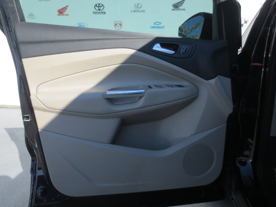2017 Ford Escape SE 4WD, available for sale in Santa Ana, California | Auto Max Of Santa Ana. Santa Ana, California 2017 Ford Escape SE 4WD, available for sale in Santa Ana, California | Auto Max Of Santa Ana. Santa Ana, California