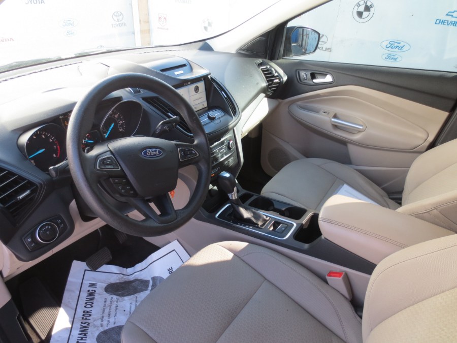 2017 Ford Escape SE 4WD, available for sale in Santa Ana, California | Auto Max Of Santa Ana. Santa Ana, California 2017 Ford Escape SE 4WD, available for sale in Santa Ana, California | Auto Max Of Santa Ana. Santa Ana, California