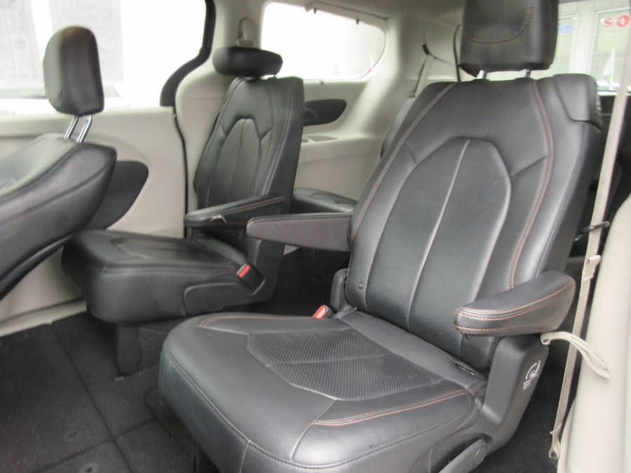 Used Chrysler Pacifica Touring L FWD 2020 | Route 27 Auto Mall. Linden, New Jersey Used Chrysler Pacifica Touring L FWD 2020 | Route 27 Auto Mall. Linden, New Jersey