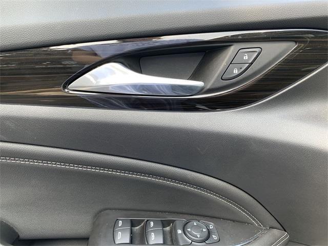 2018 Buick Regal Tourx Essence, available for sale in Stratford, Connecticut | Wiz Leasing Inc. Stratford, Connecticut 2018 Buick Regal Tourx Essence, available for sale in Stratford, Connecticut | Wiz Leasing Inc. Stratford, Connecticut