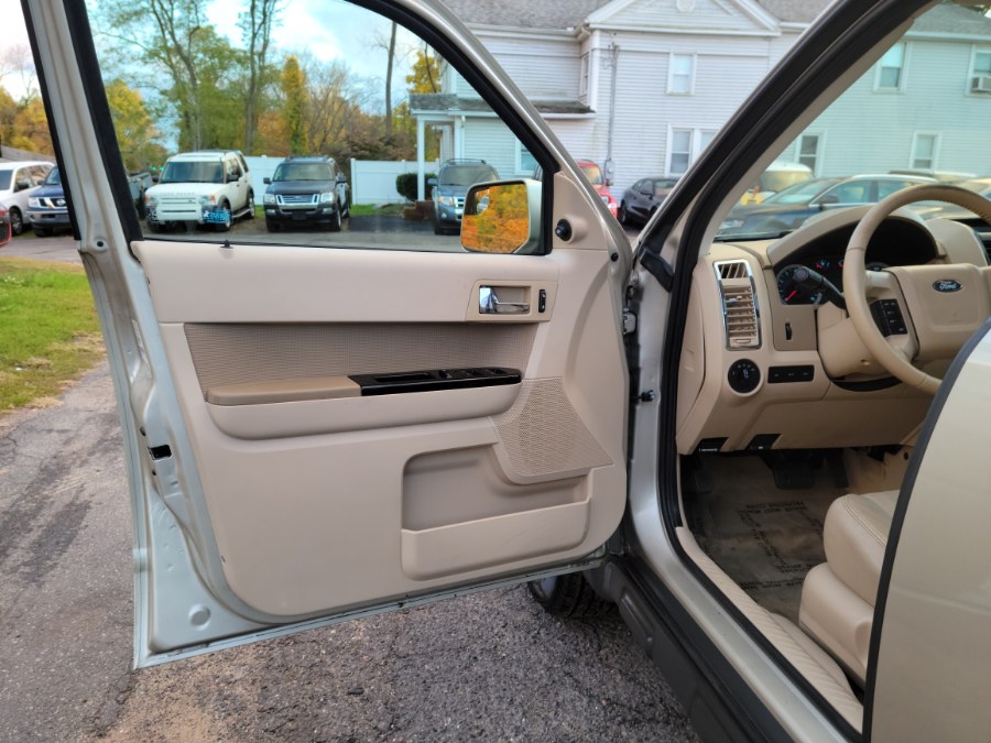 2011 Ford Escape 4WD 4dr Limited Leather & Sunroof, available for sale in East Windsor, Connecticut | Toro Auto. East Windsor, Connecticut 2011 Ford Escape 4WD 4dr Limited Leather & Sunroof, available for sale in East Windsor, Connecticut | Toro Auto. East Windsor, Connecticut