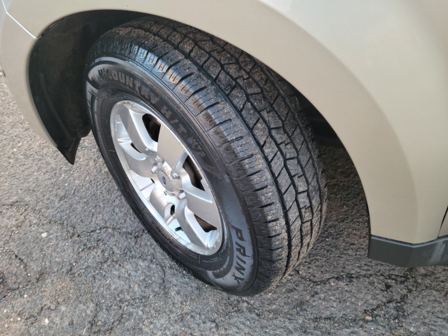 2011 Ford Escape 4WD 4dr Limited Leather & Sunroof, available for sale in East Windsor, Connecticut | Toro Auto. East Windsor, Connecticut 2011 Ford Escape 4WD 4dr Limited Leather & Sunroof, available for sale in East Windsor, Connecticut | Toro Auto. East Windsor, Connecticut