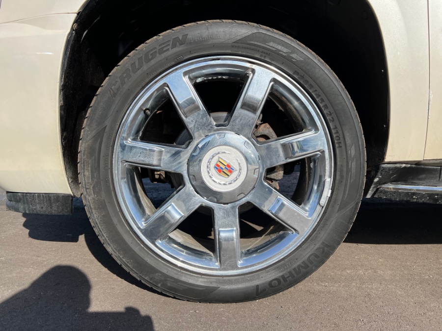 Used Cadillac Escalade AWD 4dr Luxury 2013 | Marsh Auto Sales LLC. Ortonville, Michigan Used Cadillac Escalade AWD 4dr Luxury 2013 | Marsh Auto Sales LLC. Ortonville, Michigan