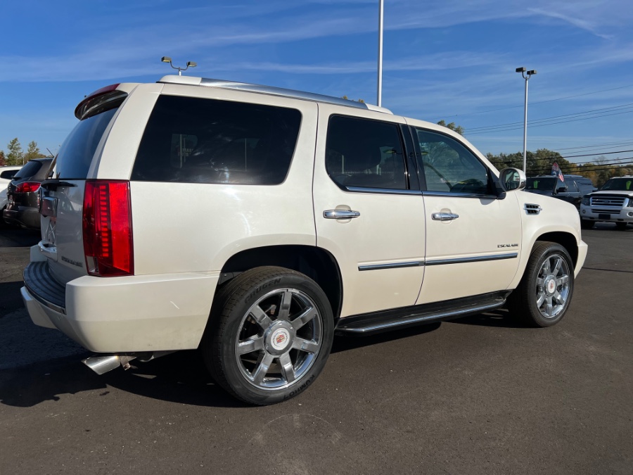 Used Cadillac Escalade AWD 4dr Luxury 2013 | Marsh Auto Sales LLC. Ortonville, Michigan Used Cadillac Escalade AWD 4dr Luxury 2013 | Marsh Auto Sales LLC. Ortonville, Michigan