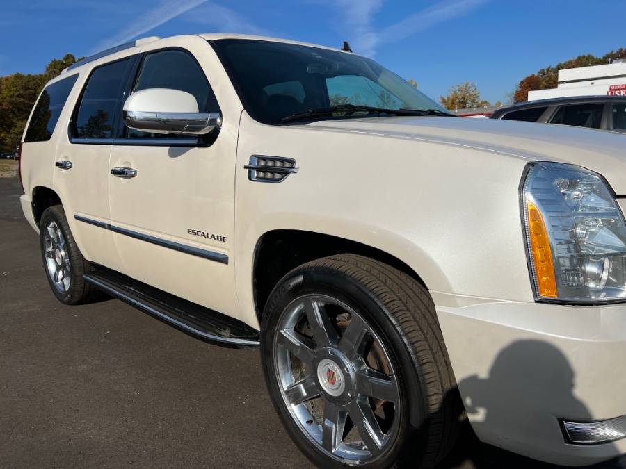 Used Cadillac Escalade AWD 4dr Luxury 2013 | Marsh Auto Sales LLC. Ortonville, Michigan Used Cadillac Escalade AWD 4dr Luxury 2013 | Marsh Auto Sales LLC. Ortonville, Michigan